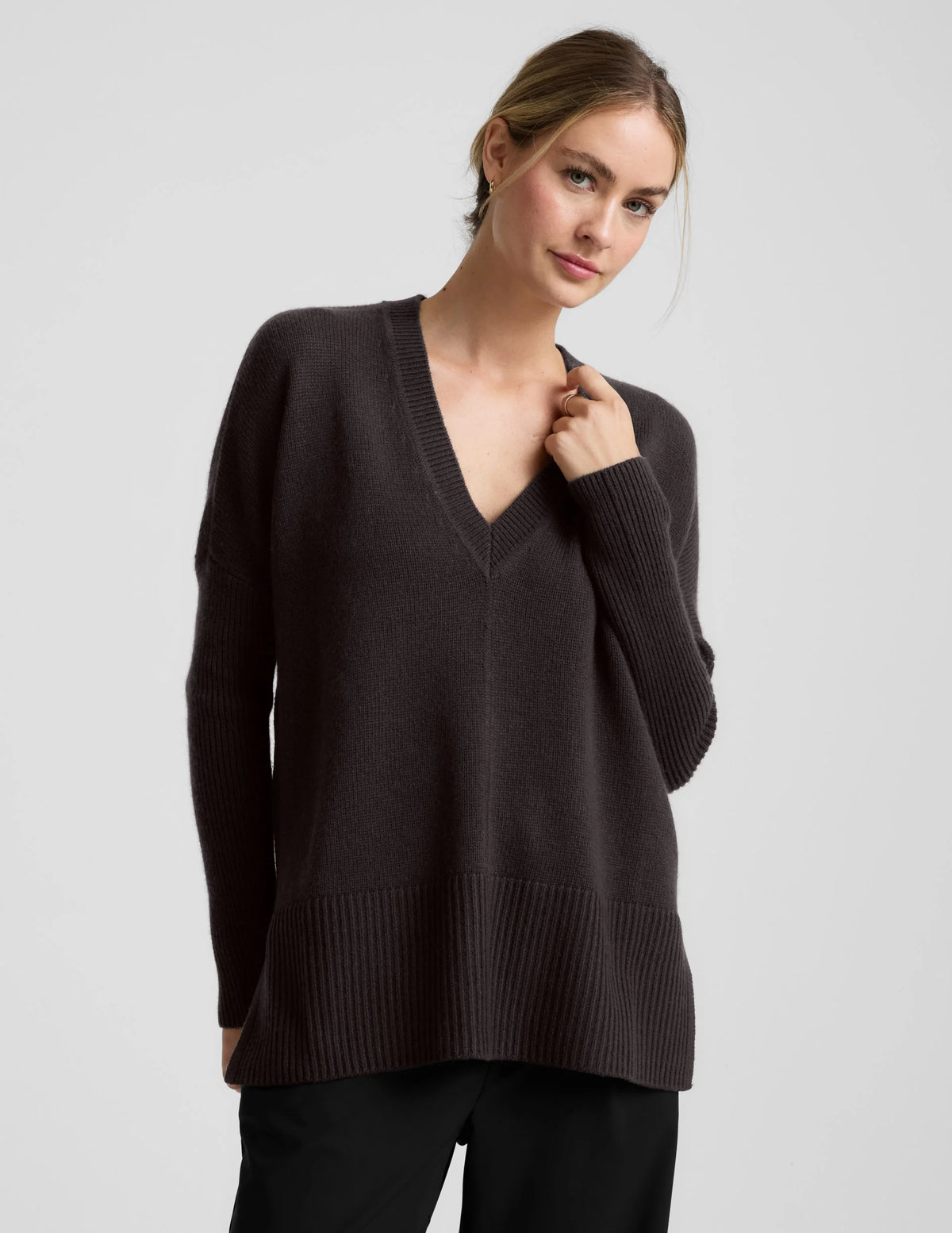 Wool-Cashmere V-Neck Sweater - Dark Chocolate